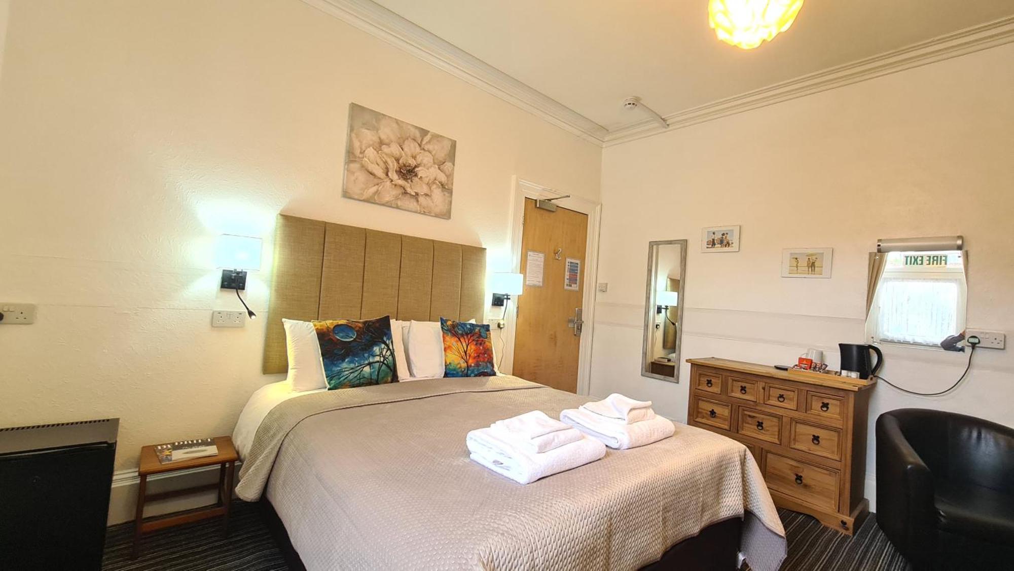 The Torland - Paignton Seafront - Free Parking, All Rooms En-Suite ภายนอก รูปภาพ